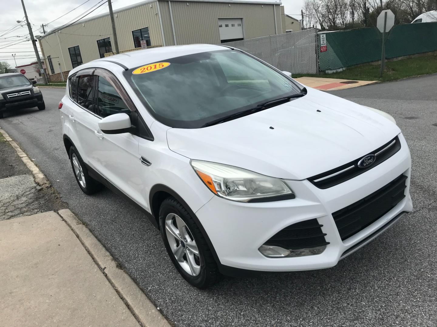 2015 White /Gray Ford Escape SE (1FMCU9G96FU) with an 2.0 engine, Automatic transmission, located at 577 Chester Pike, Prospect Park, PA, 19076, (610) 237-1015, 39.886154, -75.302338 - Photo#3